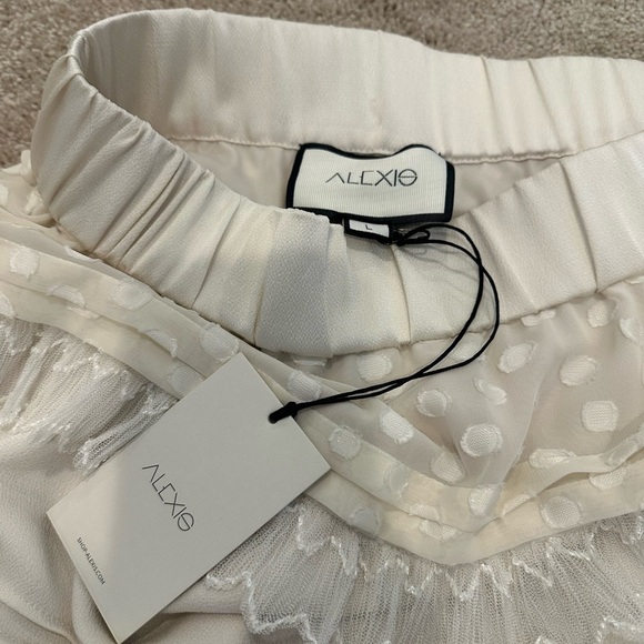 Alexis YAKIRA COTTON RUFFLE MINI SKIRT IN CREAM Large NWT - Picture 7 of 7